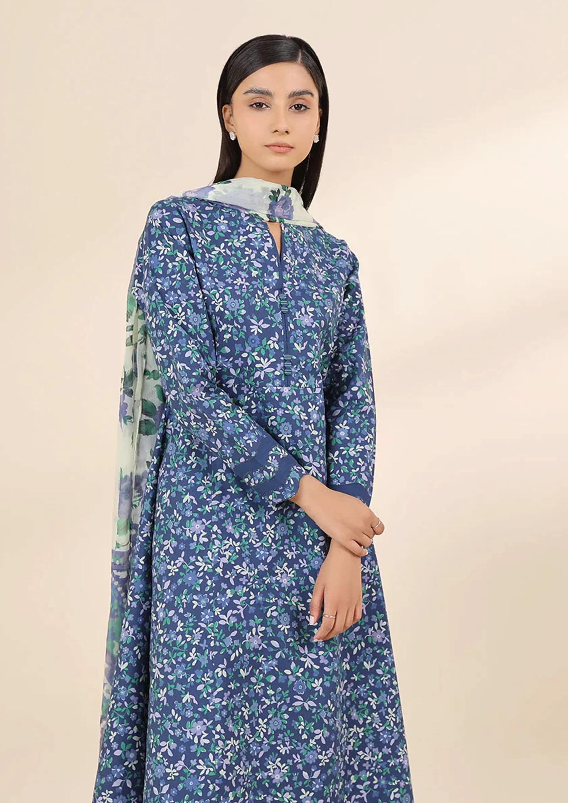 Effortless Elegance in Summer Lawn Wear